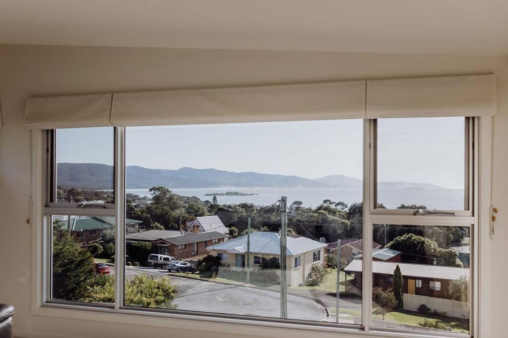 The Watch House - Panoramic Views Of Bicheno Ocean Villa Exterior photo