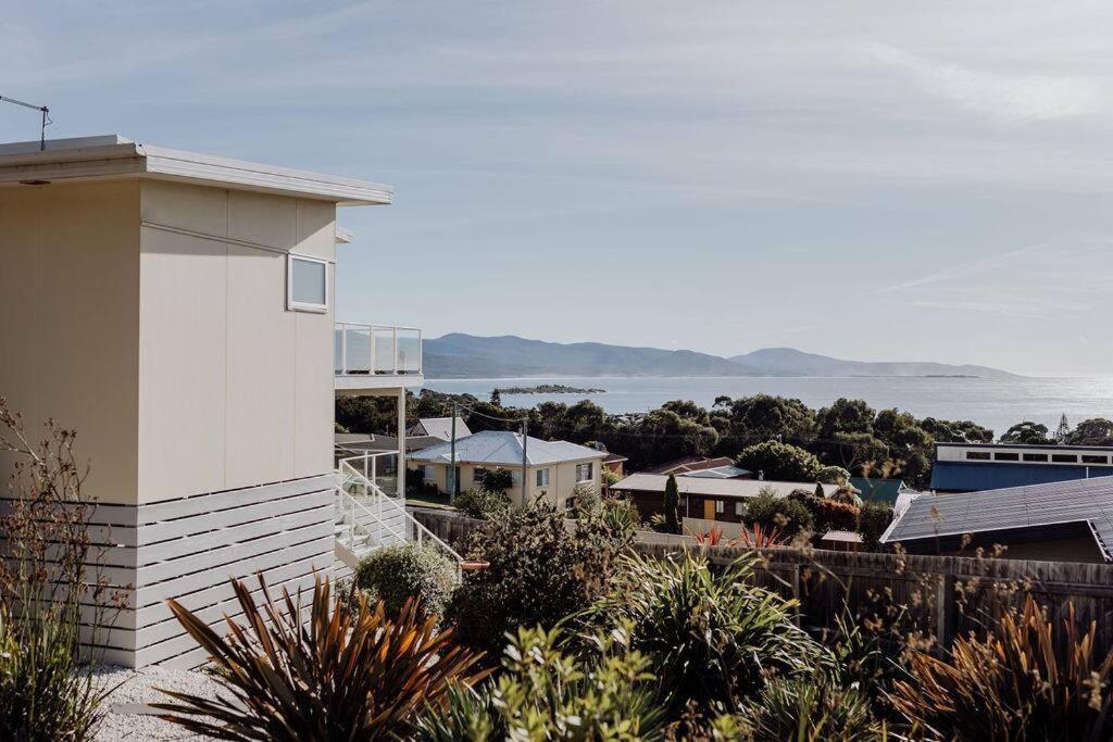 The Watch House - Panoramic Views Of Bicheno Ocean Villa Exterior photo