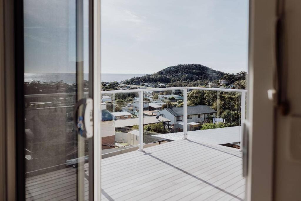 The Watch House - Panoramic Views Of Bicheno Ocean Villa Exterior photo